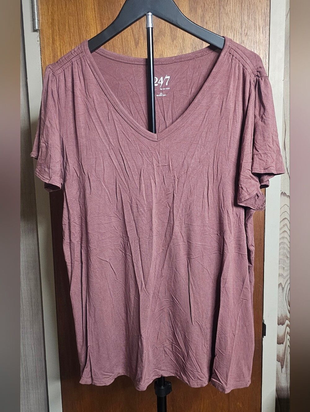 24/7 V-Neck Short Sleeve Flutter Tee in Mauve